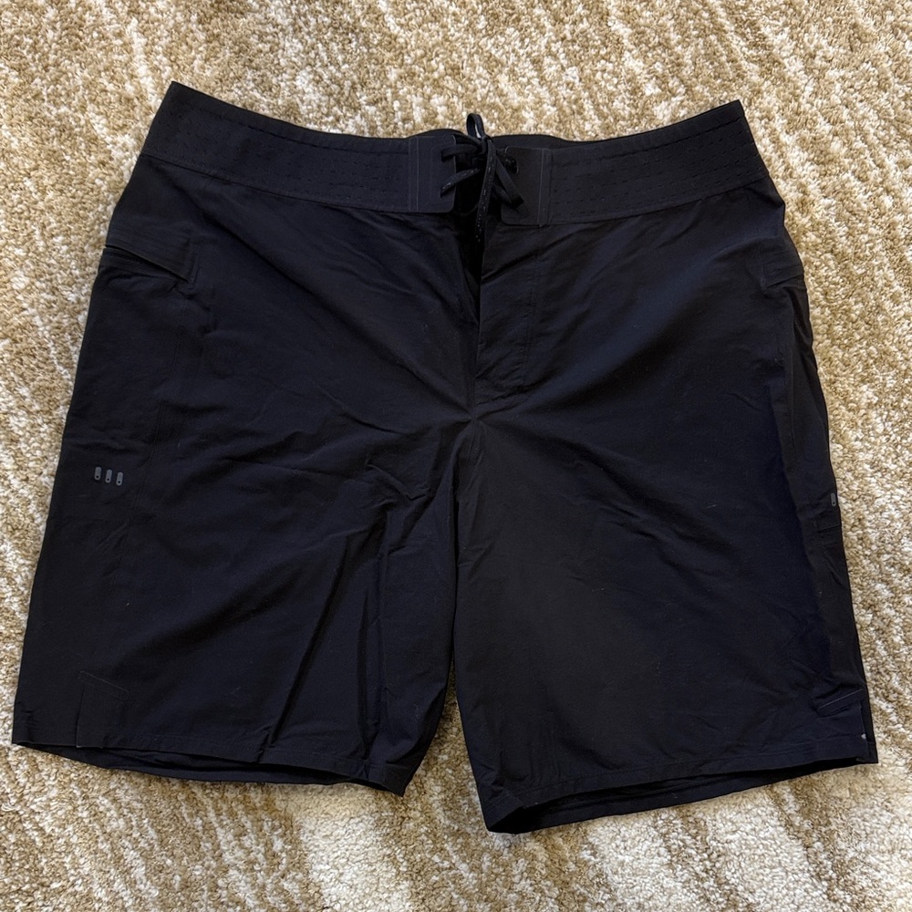 Men's Lululemon solid Black Swim Shorts with side zip pockets